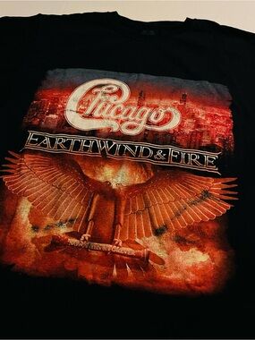 NEW Chicago Earth Wind Fire 2015 Forever Tour T-Shirt MEDIUM Music Band Rock